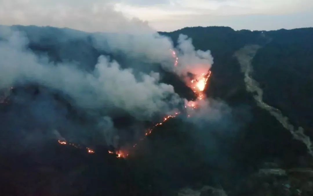 自然灾害频发，，无人机助力开展山火、、山洪灾害救援